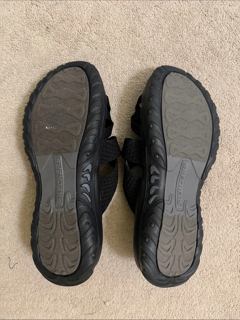Skechers Women’s Black Cross-Strap Luxe Foam Sandals